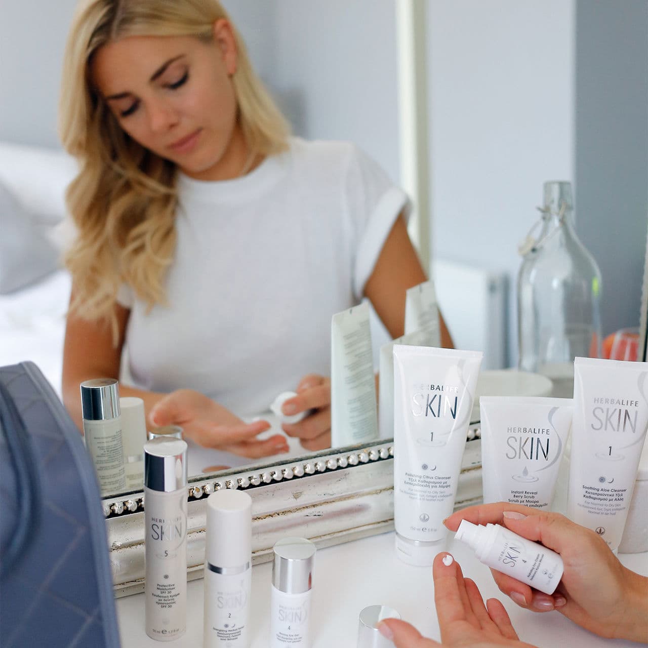 SKIN Maschera Purificante Argilla e Menta in una scena di uso quotidiano