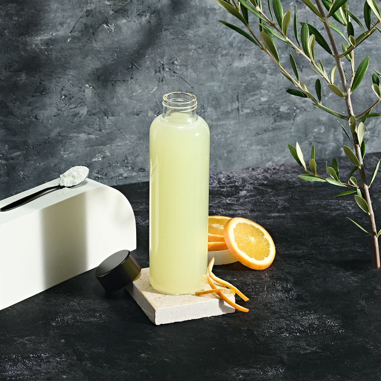 H24 Hydrate preparato, la bevanda al gusto arancia pronta da bere.