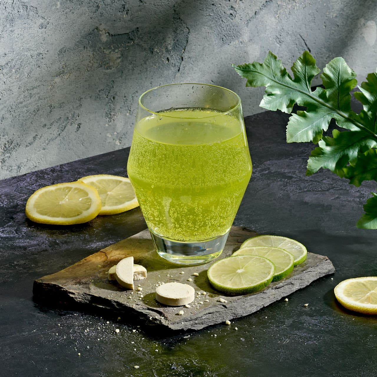 LiftOff gusto Limone preparato, la bevanda effervescente in un bicchiere d’acqua